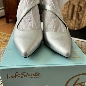 NIB Lifestride Santorini Slingback Pumps, Silver, US Size. 8